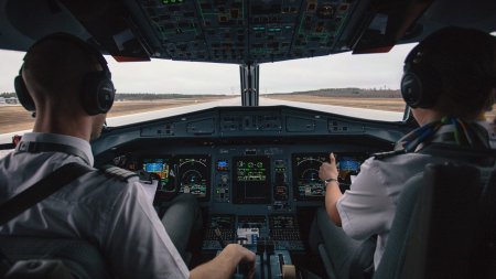 cockpit-2576889_1280